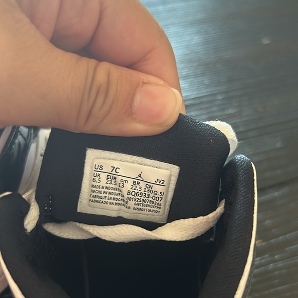 Nice Jordans my son only use them two times - Picture 4 of 4